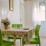 Apartmán En Complejo Residencial, Con Piscina.
