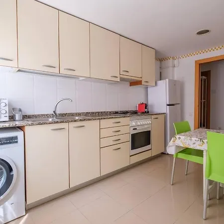 Apartment En Complejo Residencial, Con Piscina. *
