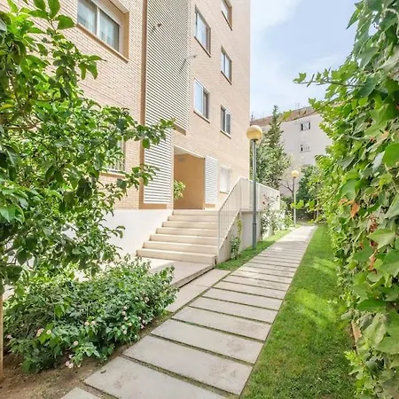 En Complejo Residencial, Con Piscina.
