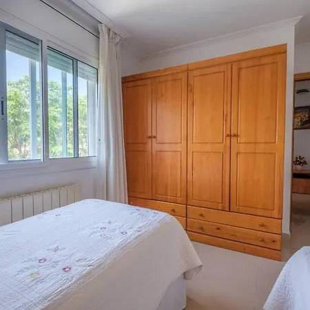 Lejlighed En Complejo Residencial, Con Piscina. *