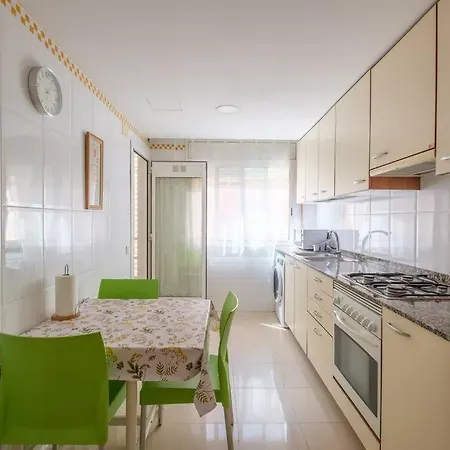 En Complejo Residencial, Con Piscina. Apartment