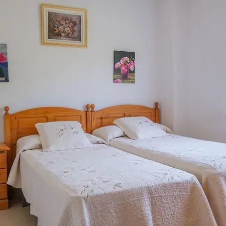 En Complejo Residencial, Con Piscina. Apartment *