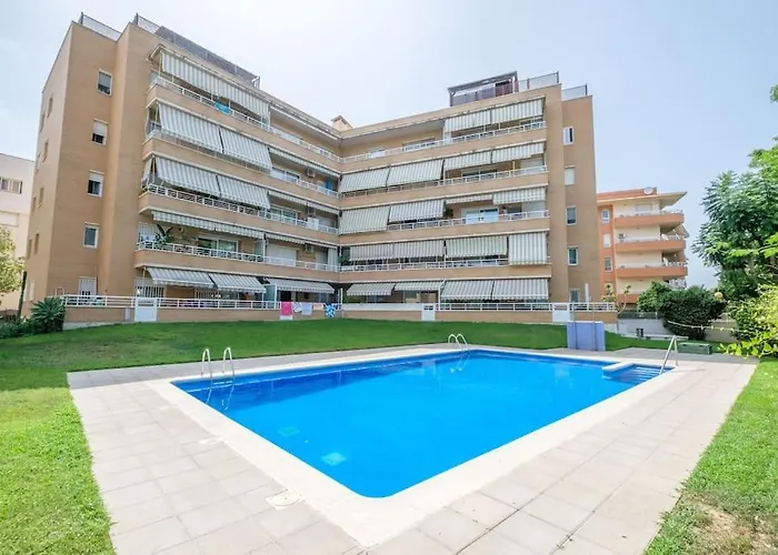 En Complejo Residencial, Con Piscina. *