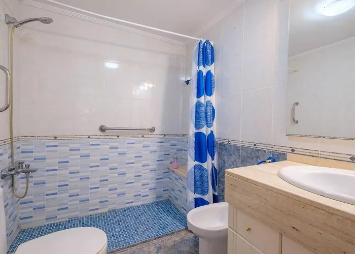 En Complejo Residencial, Con Piscina. Apartman