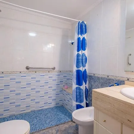 En Complejo Residencial, Con Piscina. Apartamento